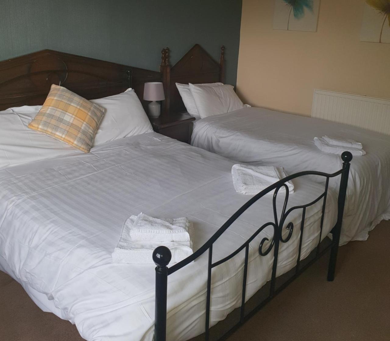 אנן Queensberry Arms Hotel מראה חיצוני תמונה